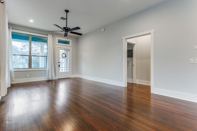Foto del edificio - BEAUTIFUL RENOVATION IN WESTFORT