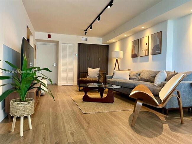 Foto del edificio - 6820 Indian Creek Dr