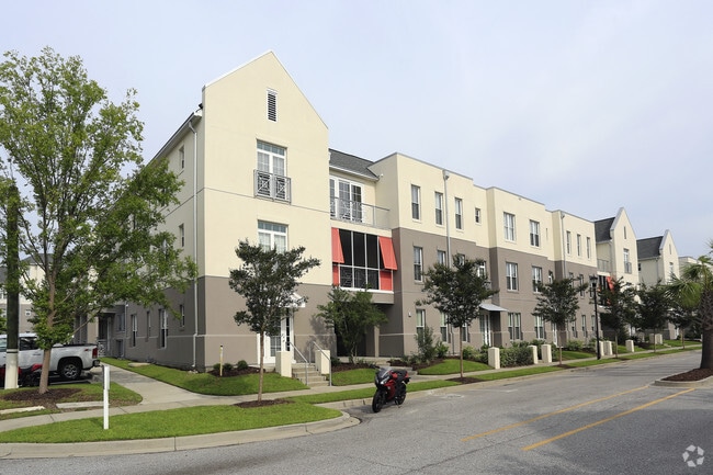 Building Photo - Montague at Park Circle