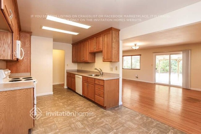 Building Photo - 1528 Vervais Ave