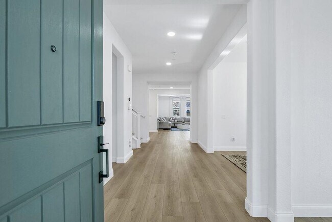 Foto del edificio - 1045 Martinez Dr