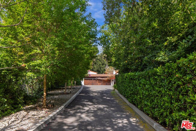 Foto del edificio - 1744 Reedvale Ln
