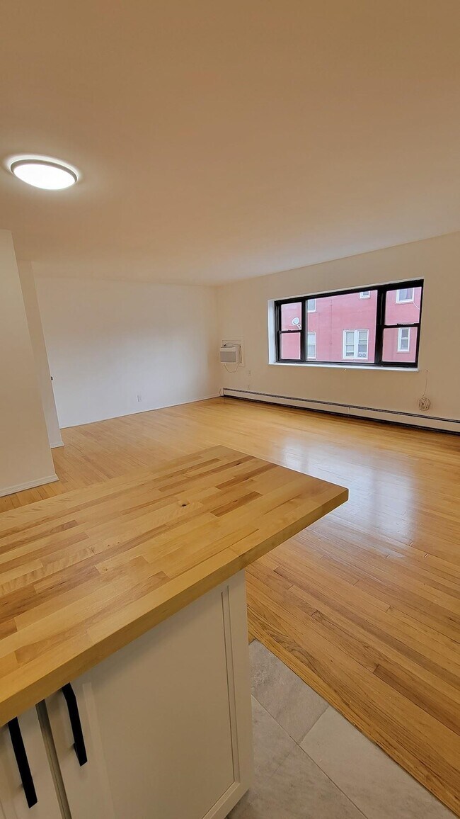 Building Photo - 204 Woodcliff Ave