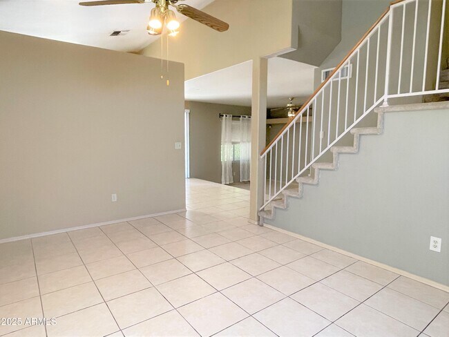 Foto del edificio - 5243 W Whitten St