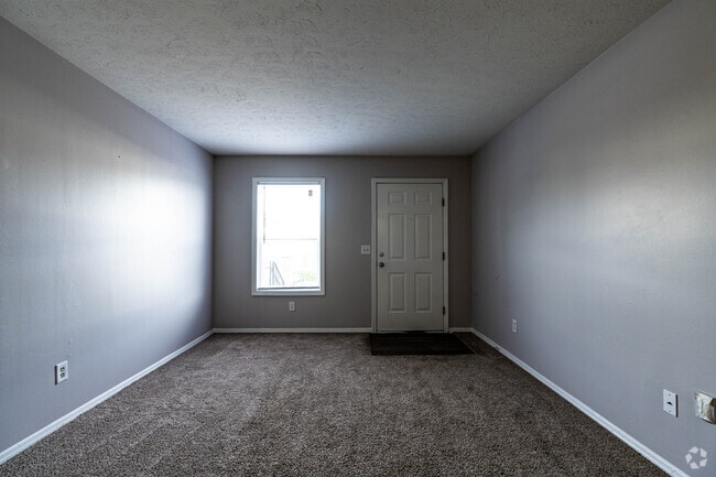 2BR, 1BA - 826SF - Living Room - River Retreat Apartments