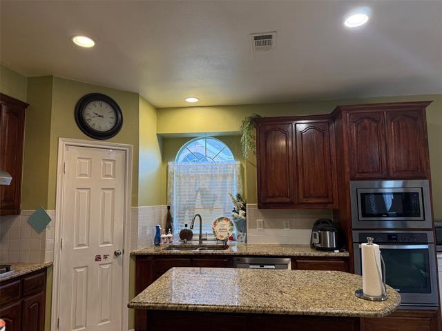Foto del edificio - 5808 Colby Dr