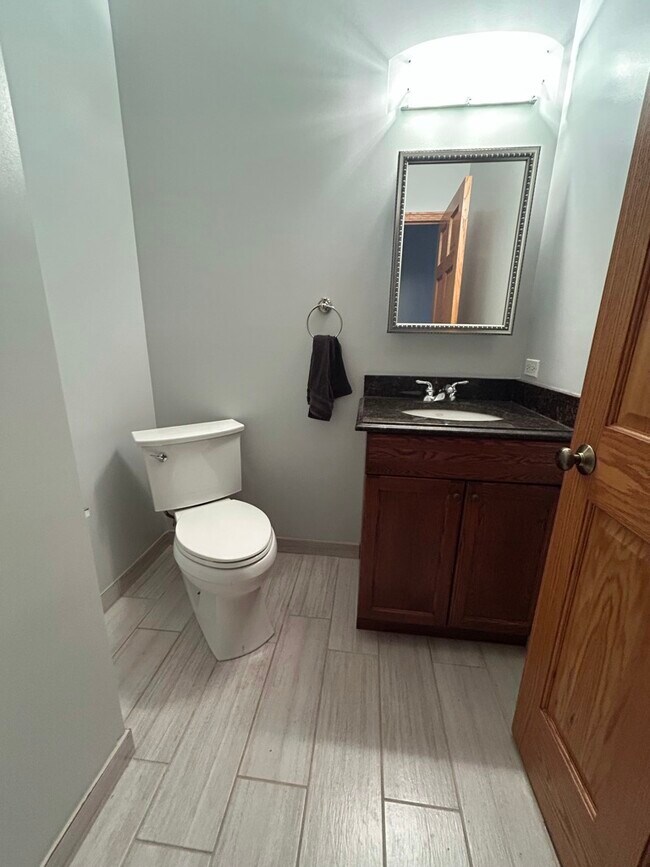 Medio baño - 1901 S May St