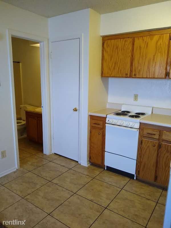 Primary Photo - 220 Ridgecrest Dr