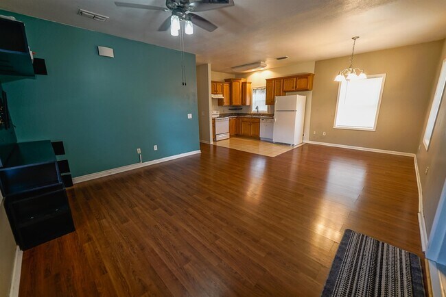 Building Photo - 2741 Kennedy Dr