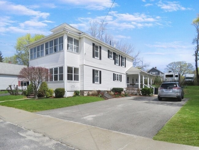 Building Photo - 100 Neil St