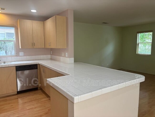 Building Photo - 202 Cancion Way