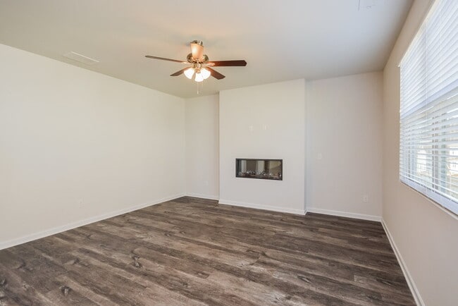 Building Photo - 621 Moorings Ave