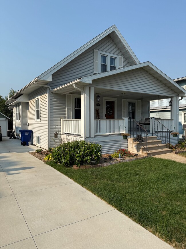 Building Photo - 217 2nd St