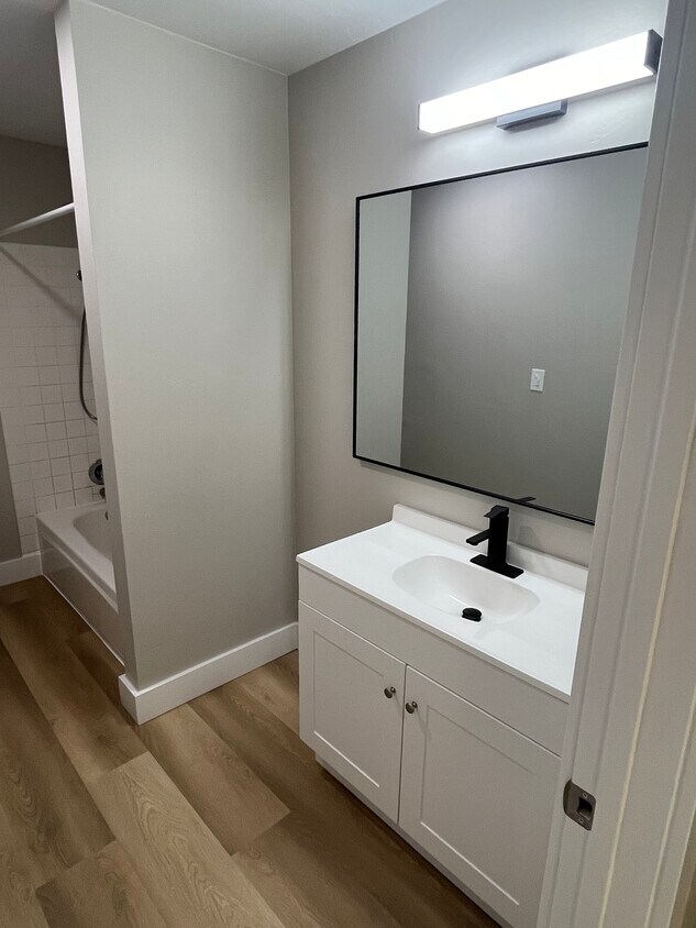 Foto principal - 8480 Jewel Lake Rd