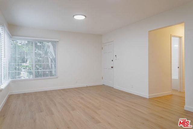 Foto del edificio - 2401 Beachwood Dr