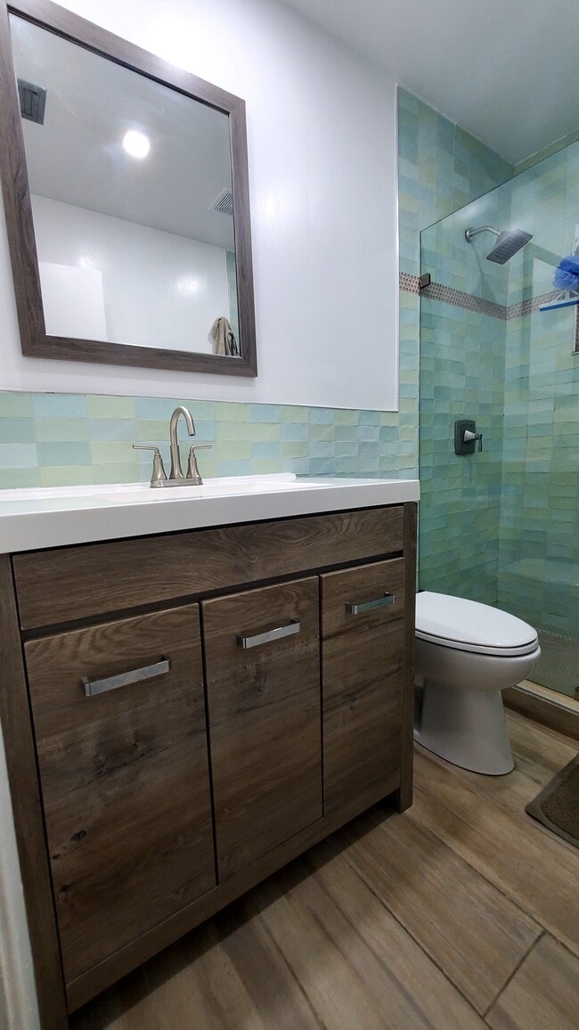 Renovated main bathroom_1 - 1160 NE 24th Ave