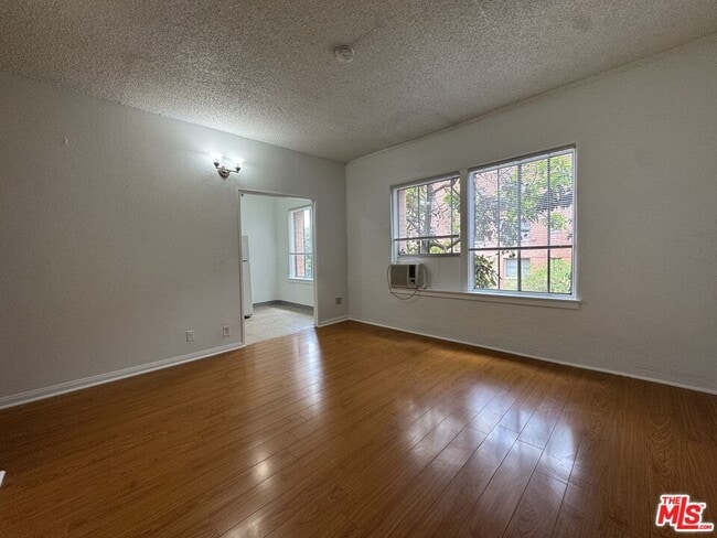 Building Photo - 920 S Hobart Blvd