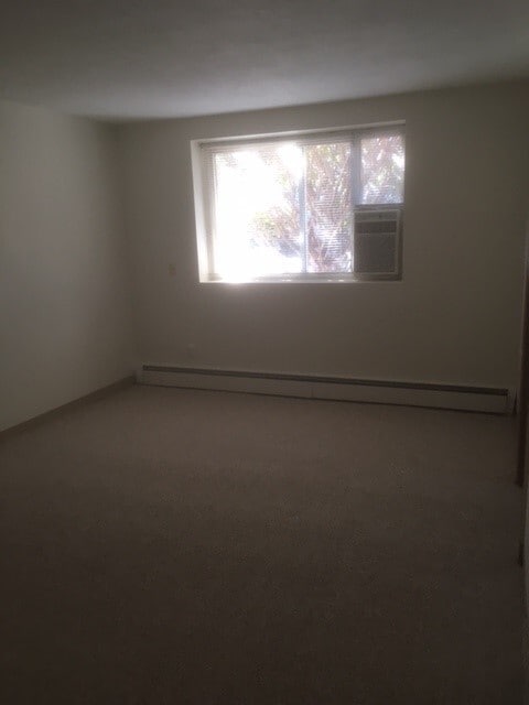 Building Photo - 1072 Fellsway