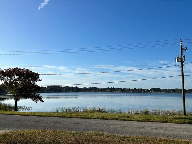 Foto del edificio - 1241 N Lake Elbert Dr NE