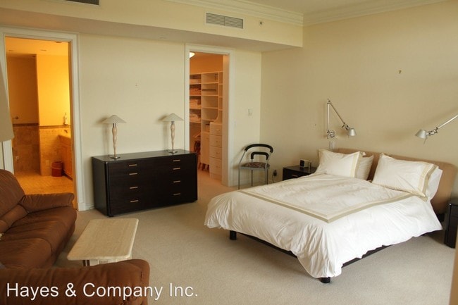 Building Photo - 2400 Cherry Creek S Dr