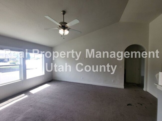 Building Photo - 998 S 960 E
