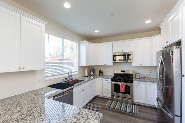 Foto del edificio - 4 Bed, 2.5 Bath - Lemon Grove Single Famil...
