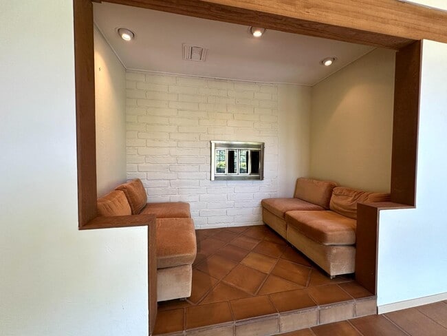 Building Photo - 25228 La Loma Dr