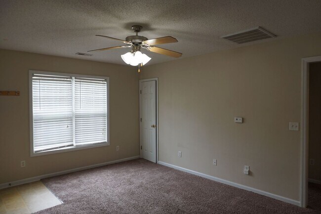 Building Photo - End unit townhome with two bedrooms and tw...