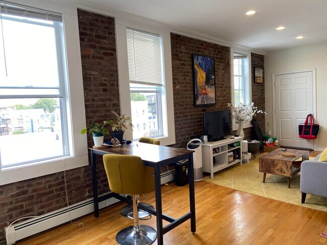 Foto del edificio - 275 Webster Ave