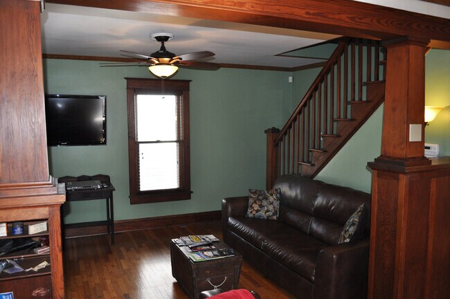 Living room - 1004 Illinois St