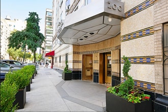 Building Photo - 200 W 20th St