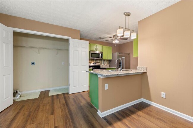 Building Photo - 1382 Hollenbeck Ln