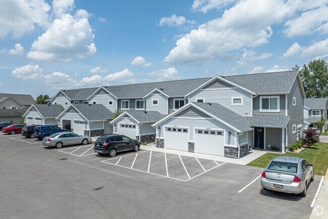 Foto del edificio - Fairway Corners Townhomes