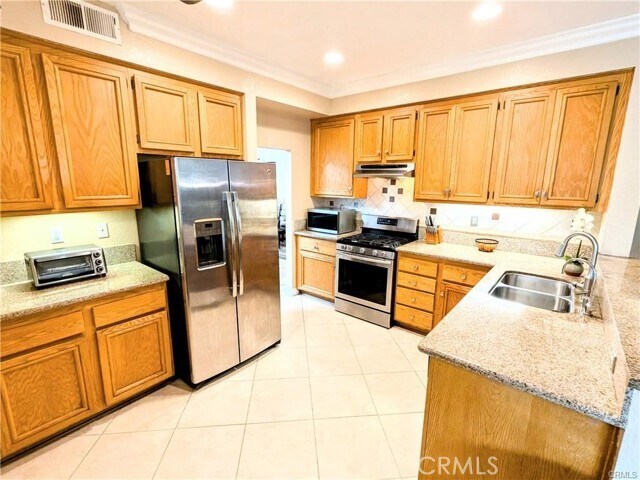 Building Photo - 3020 Pembroke Cir
