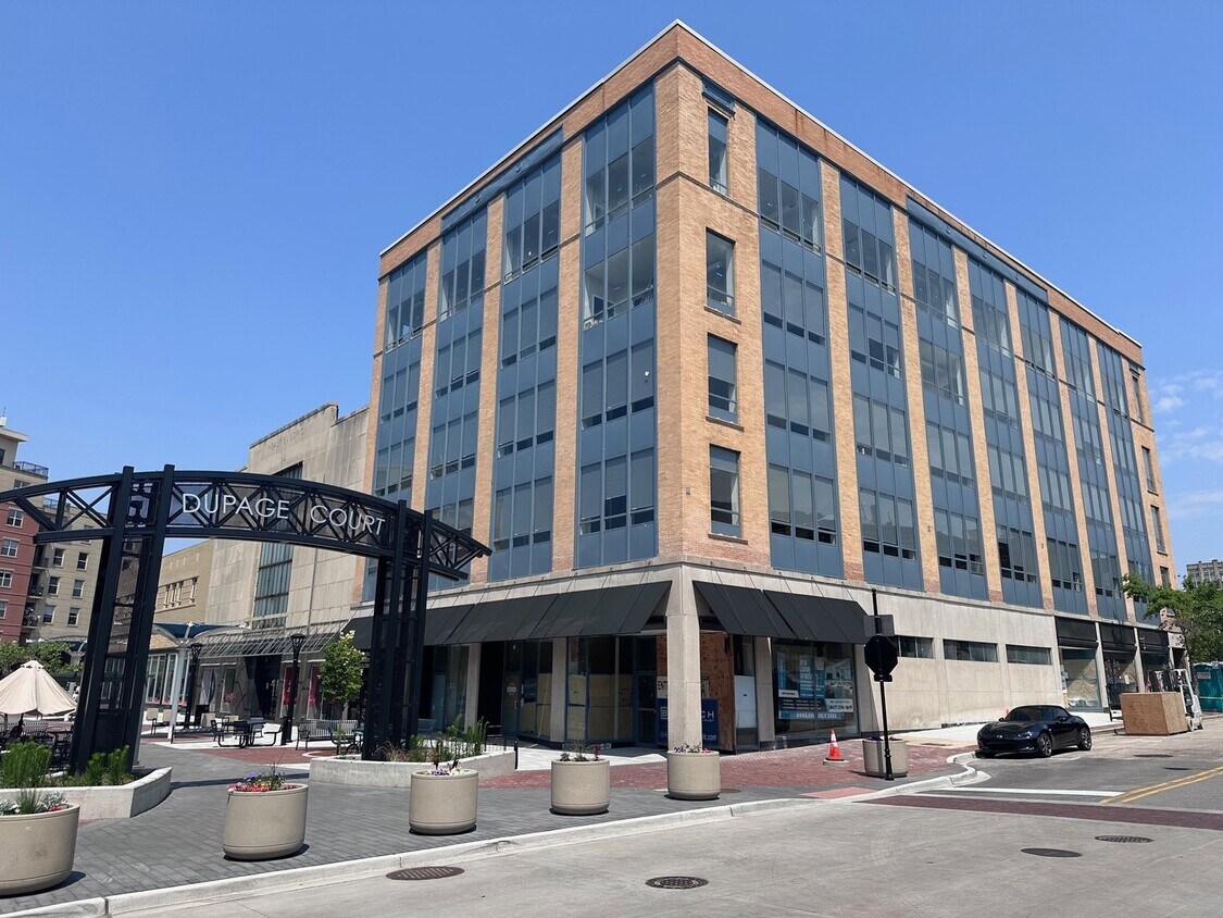 Foto principal - 40 Dupage Ct