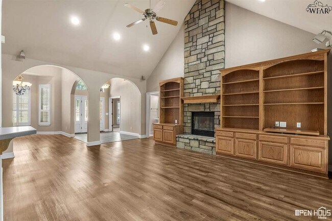 Building Photo - 1734 Rockridge Dr