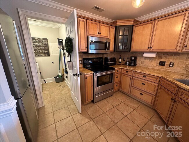 Building Photo - 1205 Torrence Cir