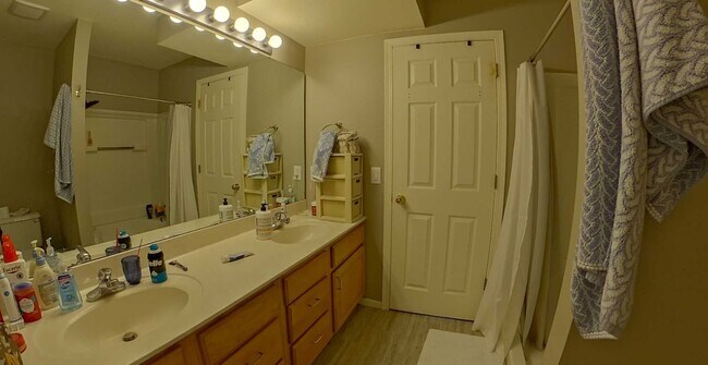 Building Photo - Beautiful Single Family Home on the West-S...