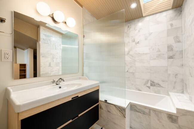 Building Photo - 1510 Race St