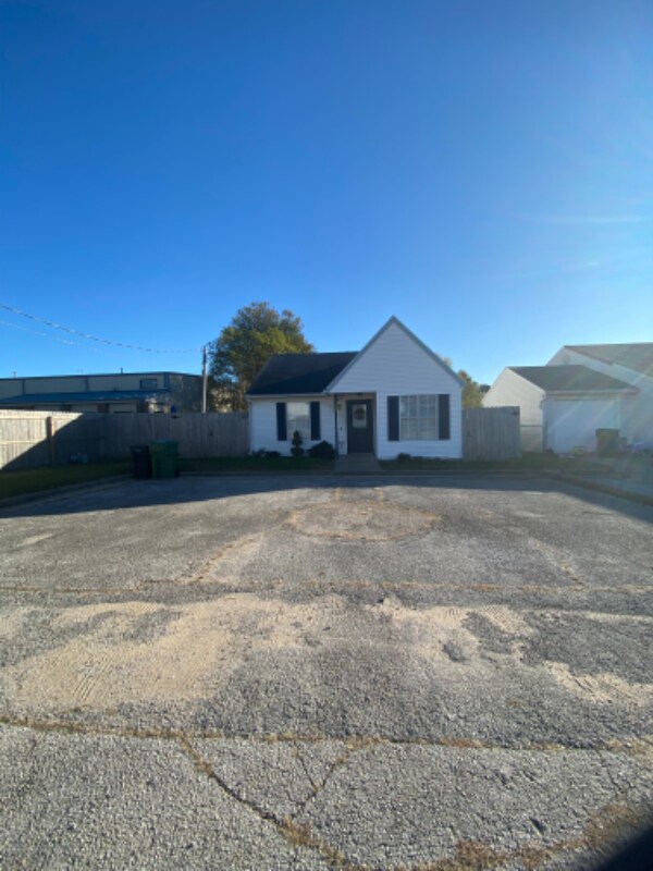 Primary Photo - 1102 W Easy St
