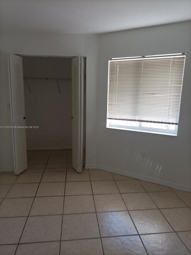 Foto del edificio - 637 SW 3rd St