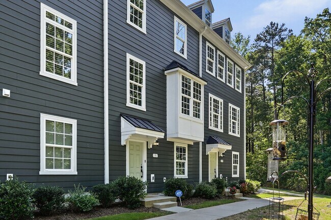 Foto del edificio - BEAUTIFUL TOWNHOME IN A GREAT AMENTIES!