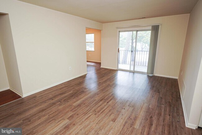 Building Photo - 810 College Ln