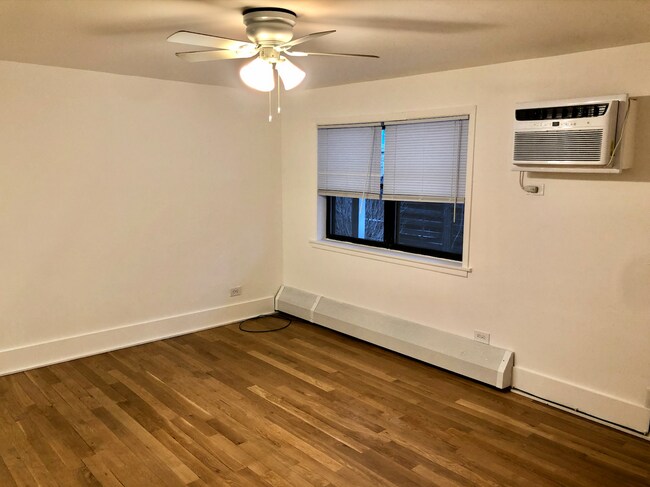Building Photo - 4616 N Wolcott Ave