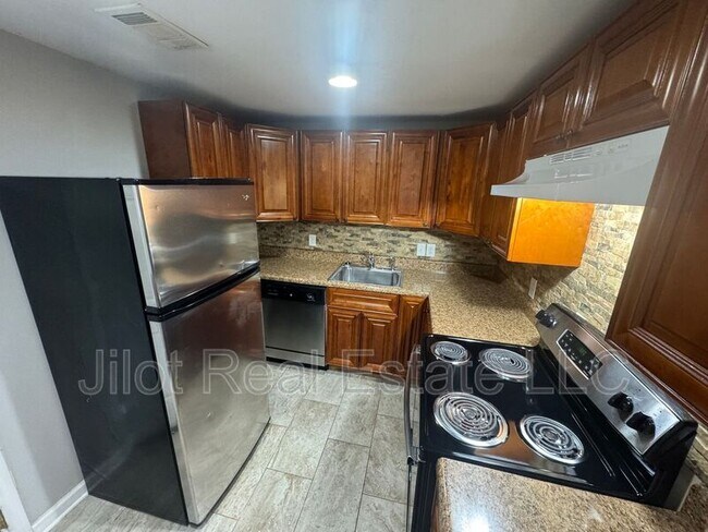 Foto del edificio - 1370 Clermont Ave