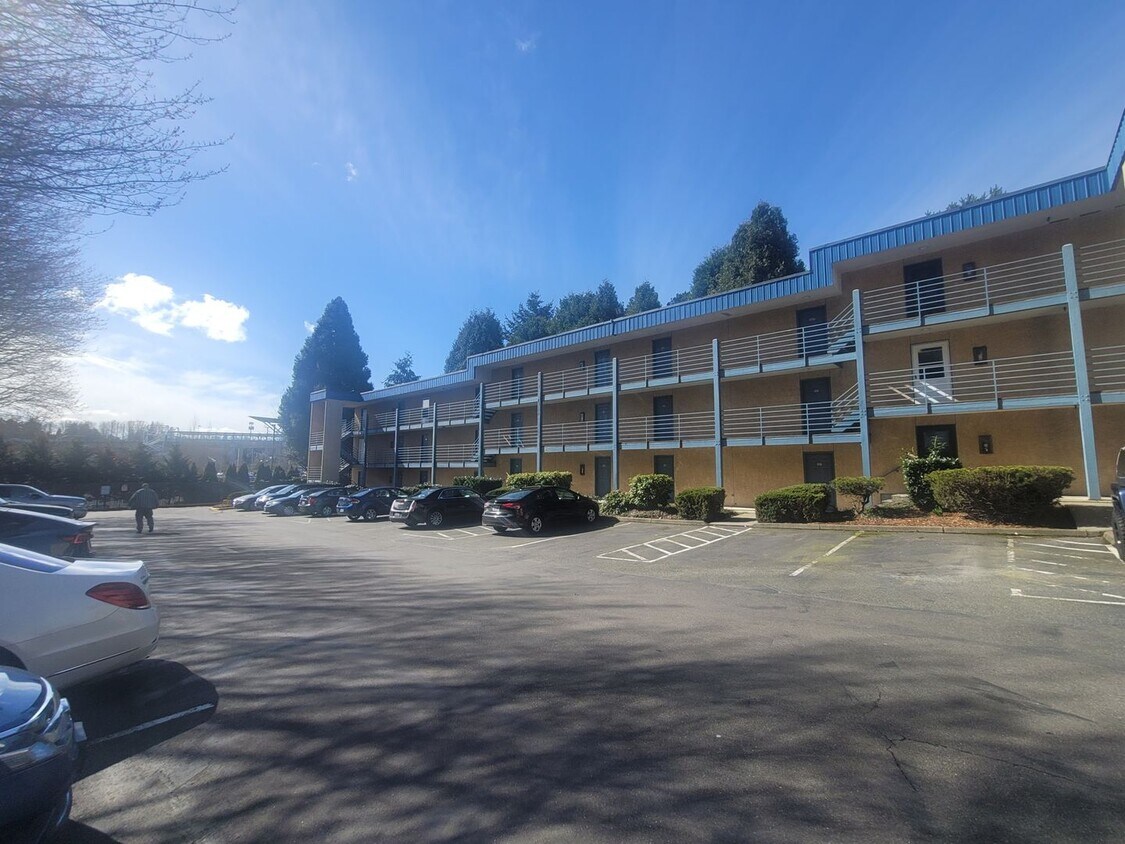 Primary Photo - Tukwila area - Studio apartment in Gated c...