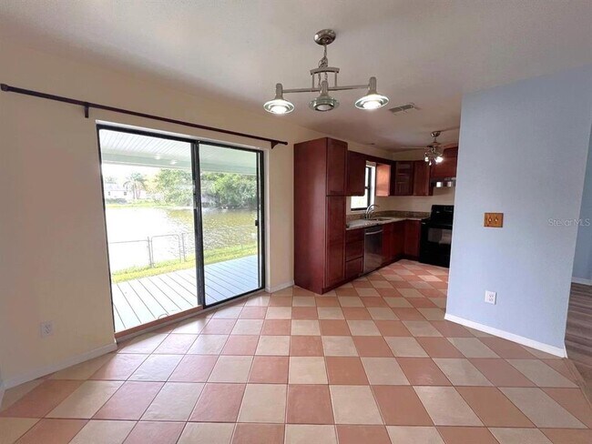 Building Photo - 7888 Shadow Run Dr