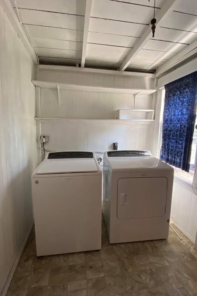 In unit washer and dryer - 2149 Russell St
