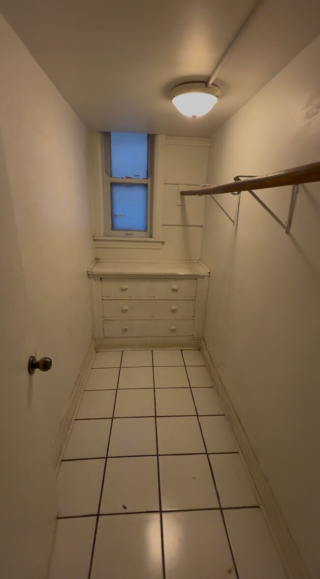 Foto del edificio - 5529 W 22nd Pl
