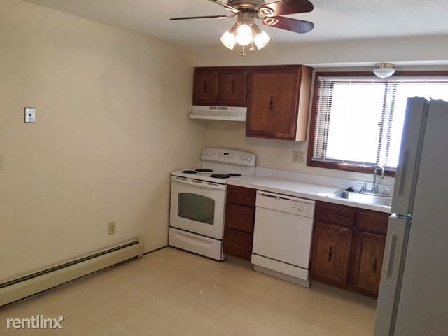 Building Photo - 202 Village Dr